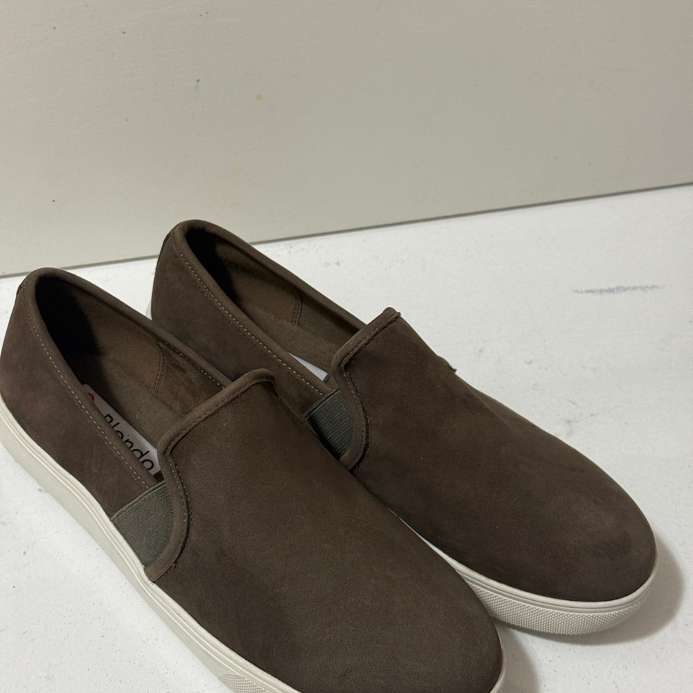 Blondo women's Slip-On Casual Sneakers in Dark Brown new conditions - Picture 8 of 10